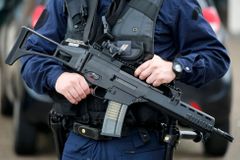 Po druhém útočníkovi z kostela už prý francouzská policie pátrala několik dnů
