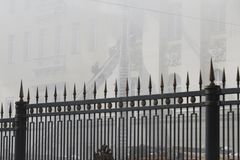 V hořící budově ruského ministerstva obrany se propadla střecha. Lidi se podařilo evakuovat