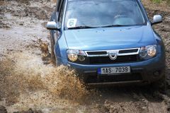 Dacia Duster: Pro začátek jsme ji vzali do bahna