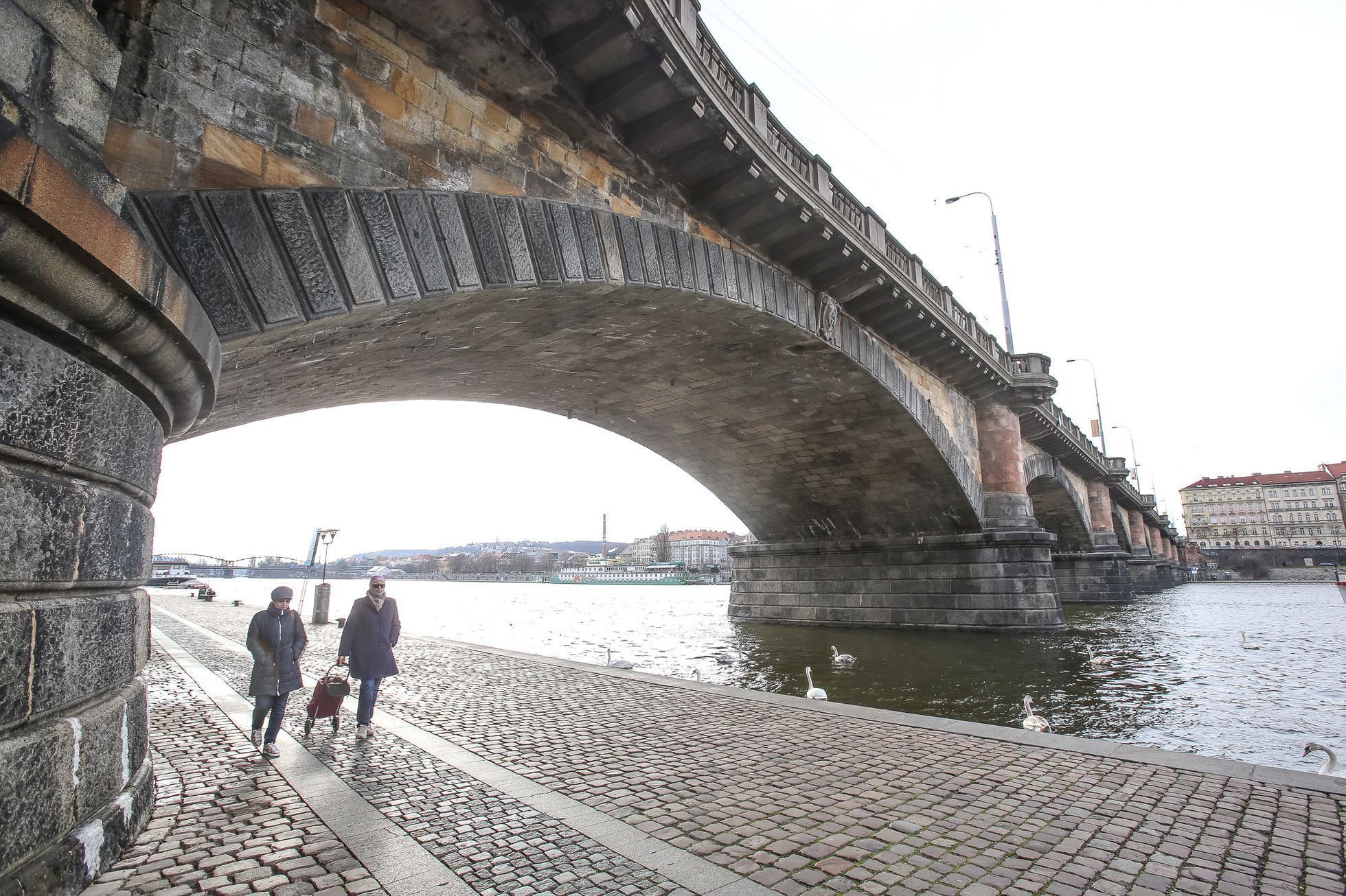 Velmi poškozené mosty v Praze podle TSK - Most legií