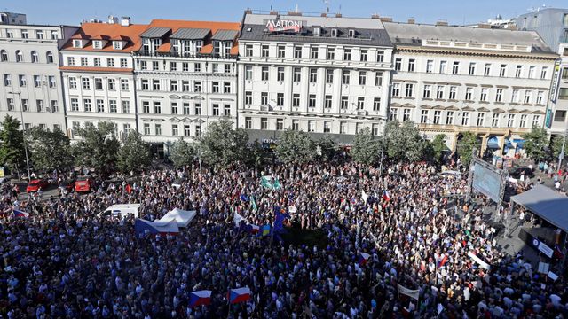 Demonstrace proti Andreji Babišovi a komunistům 5. června na Václavském náměstí - Aktuálně.cz
Demonstrace Proti Babisovi
