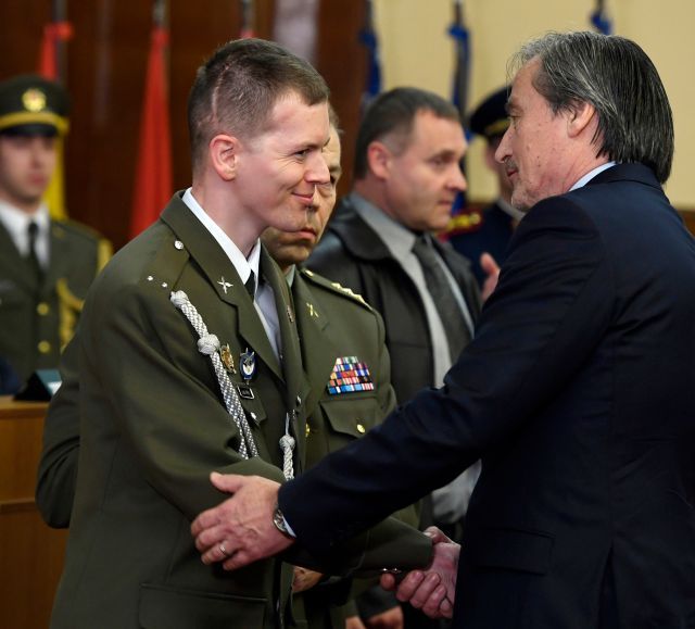 Lukáš Hirka s ministrem obrany Martinem Stropnickým.