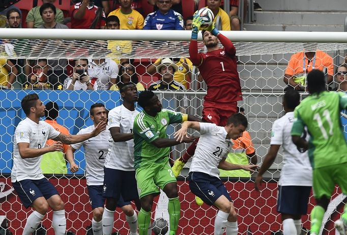 MS 2014, Francie-Nigérie:  Hugo Lloris v akci