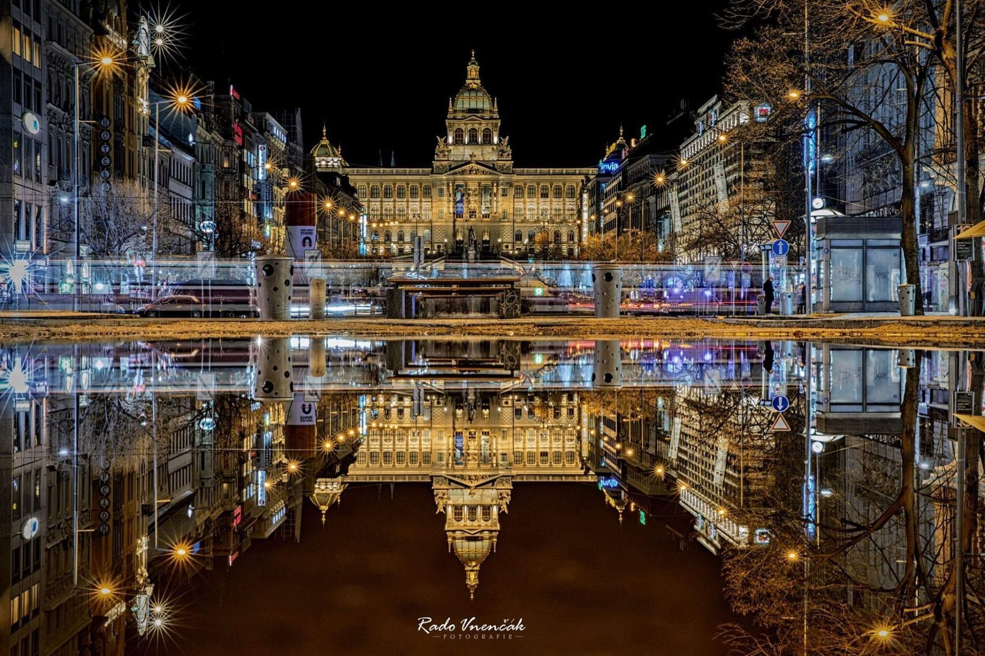 Radoslav Vnenčák: Praha v zrcadle