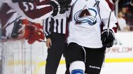 JAROME IGINLA (40 let) - Mluvilo se o tom, že by se Iginla mohl vrátit do Calgary, taková varianta ale prý nedávno padla. A tak Iginla ve 40 letech na novou práci čeká. Loni hrál za Colorado, sezonu končil po výměně v Los Angeles. Pokud prý nedostane atraktivní nabídku, je prý připraven s hokejem skončit.