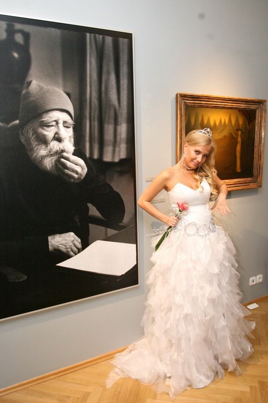 Míša Ochotská - zkouška šatů