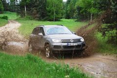 VW Touareg: Terén je stále jeho dobrý kamarád