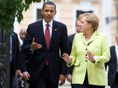 Nemocnější muž s nejmocnější ženou světa. Obama a Merkelová.