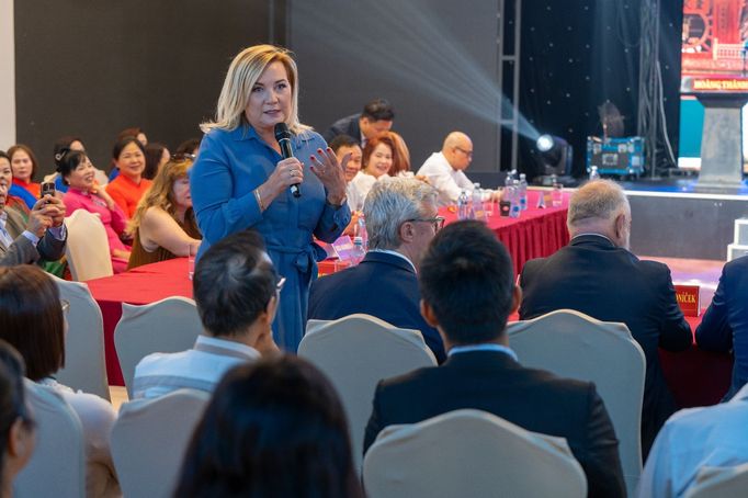 O čem se bavili politici ANO s Vietnamci? Hlavními tématy byly podmínky pro živnostníky či návrat „lepší“ elektronické evidence tržeb (EET).