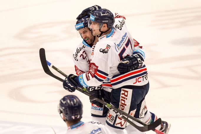 Ondřej Roman, Rostislav Olesz. HC Vítkovice Ridera - HC Bílí Tygři Liberec, 38. kolo extraligy