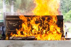 V krematoriu vypukl požár, spalovali tam tělo obézního muže