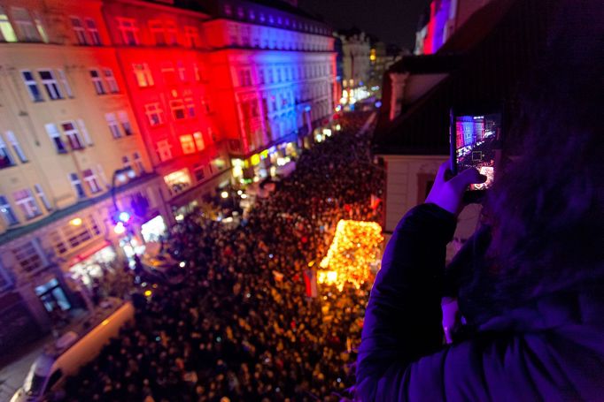 Praha si dnes 17. 11. 2019 připomíná výročí 30 let od sametové revoluce, která vedla k pádu komunistického režimu.