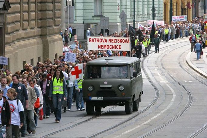 ...kolem Národního divadla jich prošly asi tři tisíce