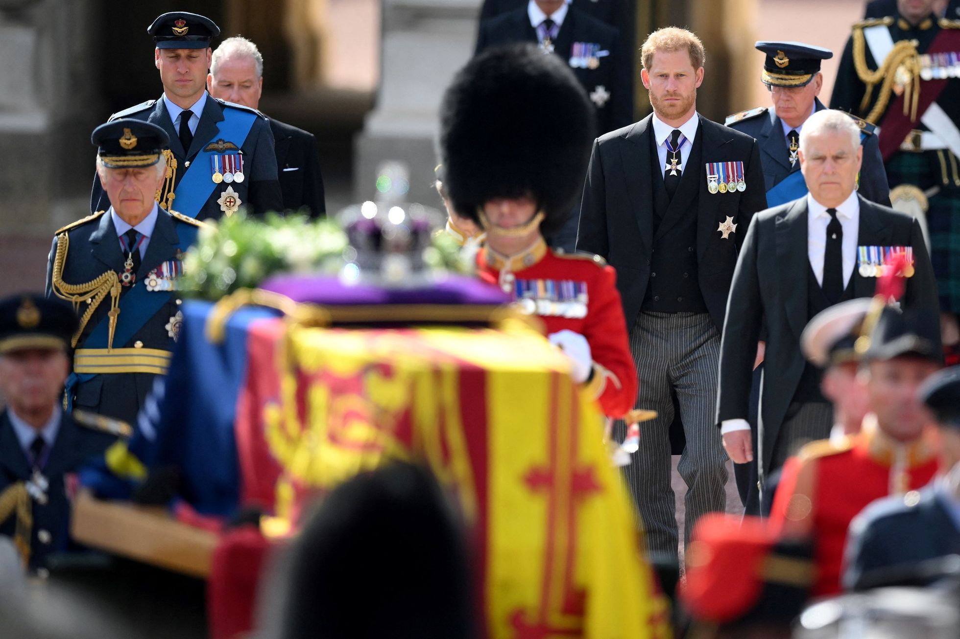 královna alžběta II fronta rakev pohřeb westminister hall
