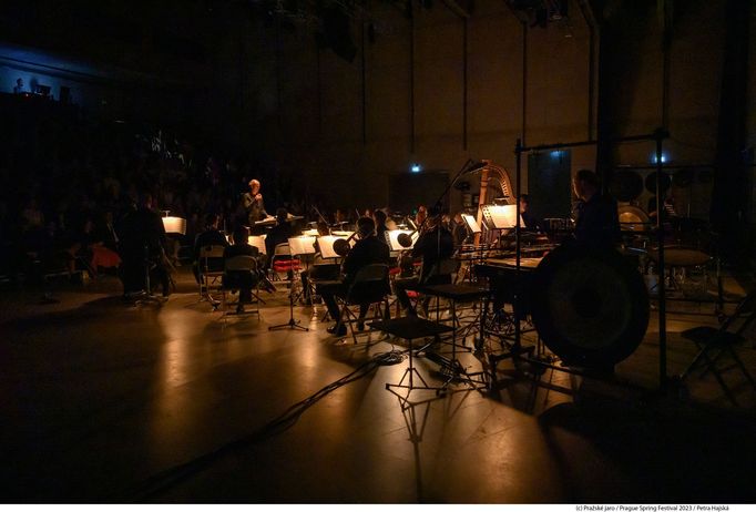 Na snímku z druhého dne je Klangforum Wien hrající skladbu In vain.