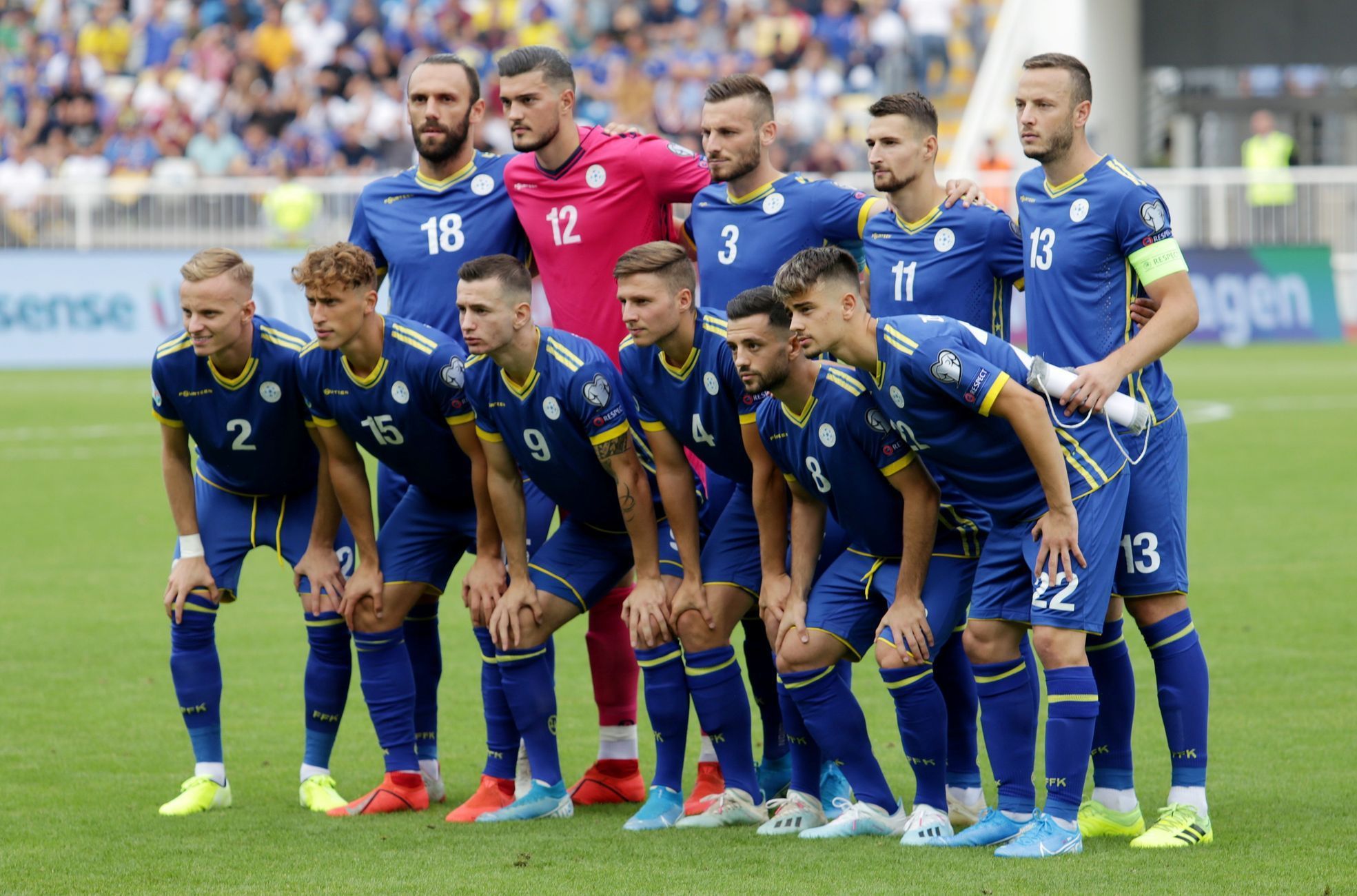 Kosovský tým před zápasem kvalifikace ME 2020 Kosovo - Česko.