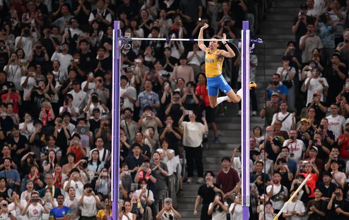 Švédský tyčkař Armand Duplantis a jeho rekord při MS v atletice 2025 v Tokiu