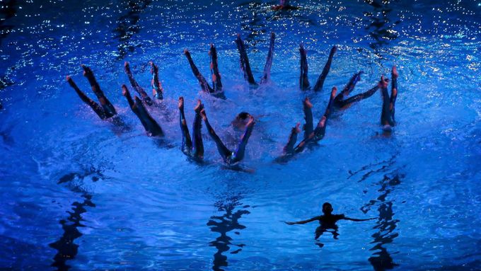 Páteční večer oživil v Barceloně zahajovací ceremoniál mistrovství světa v plavání. K vidění byly zajímavé věci. Podívejte se v naší galerii.