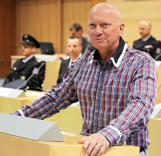 Pavel Kouda při vyznamenávání policistů ke 20 letům Policie České republiky, červen 2011.