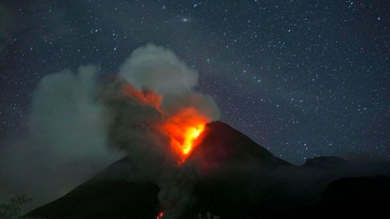 Merapi znovu soptí a zabíjí. Z nebe jako by pršel písek