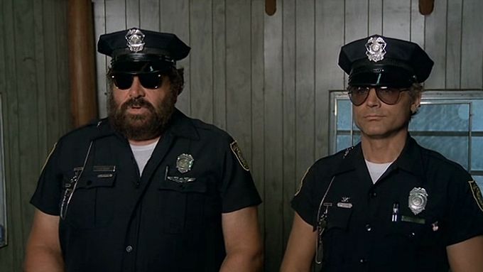 Bud Spencer a Terence Hill ve filmu Superpolicajti z Miami.