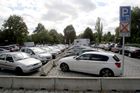 Češi vlastní dvakrát více osobních aut než před čtvrt stoletím. Jejich počet přesáhl 5,3 milionu