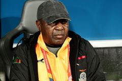 Kouč zambijských fotbalistek čelí nařčení, že si třel ruce o prsa jedné z hráček