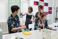 Co se to děje s teenagery? Nový seriál Filter poukazuje na problémy náctiletých