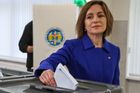Volby v nejchudší zemi Evropy ovládla proevropská strana, opozice vyrazí do ulic