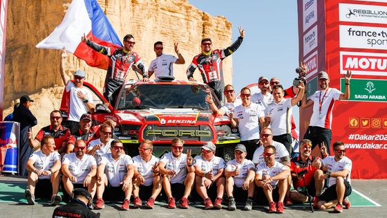 Tým Martina Prokopa na cílové rampě Rallye Dakar 2020