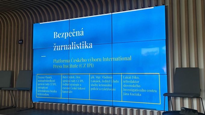 První pomoc pro novinářky a novináře: Projekt Bezpečná žurnalistika
nabízí psychologickou i právní podporu
