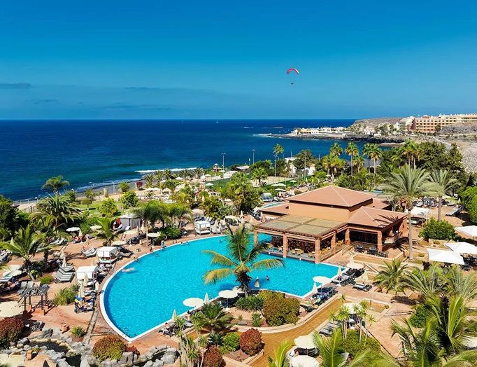 Hotel Costa Adeje Palace na Tenerife, ve kterém uvázla asi tisícovka turistů kvůli potvrzenému případu koronaviru.