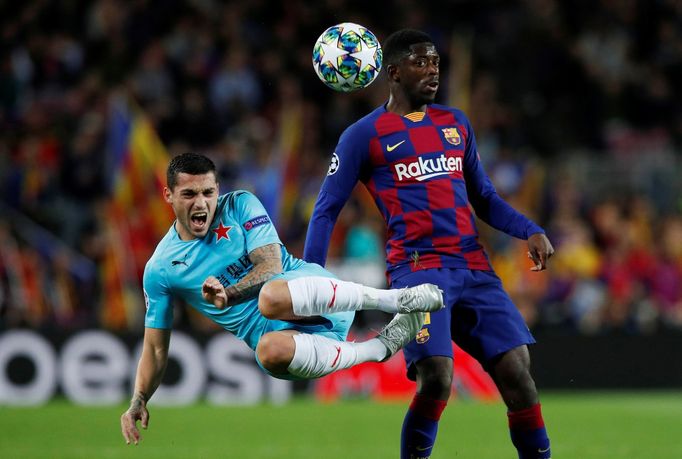 Nicolae Stanciu a Ousmane Dembélé v zápase LM Barcelona - Slavia Praha