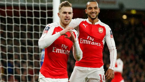 Ramsey a Walcott slaví gól Arsenalu v FA Cupu