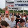 Protestní pochod lidí proti těžbě štěrkopísku a na ochranu pitné vody na Hodonínsku.