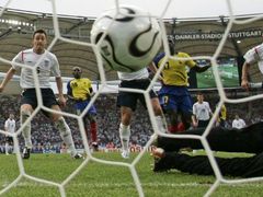 Anglie-Ekvádor: Výkon nic moc, ale trefa Beckhama stála za to.