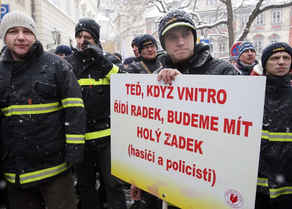 Protest hasičů a policistů