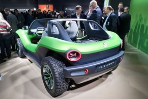 Elektromobil pro radost. Volkswagen v Ženevě představuje elektrickou plážovou buggynu