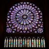 Vitrážové okno katedrály Notre-Dame.