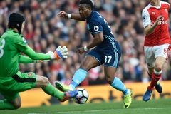 Arsenal jen remizoval s Middlesborough, přesto zatím vede Premier League