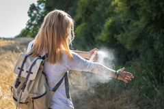 Spreje proti klíšťatům nefungují tak, jak si myslíte. Víme, jak postupovat při výběru