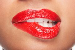 Bakterie v ústech jsou jako přírodní viagra. Pánové, žvýkejte salát, radí biolog