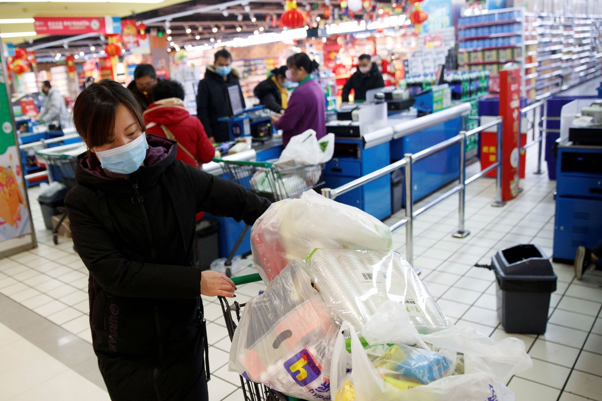 koronavirus; čína; nákaza; obchod; supermarket