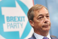 Bývalý šéf UKIP je zpět. Farage představil svou novou Stranu pro brexit