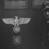 Reinhard Heydrich přebírá od Čechů sanitní vlak jako dar vůdci