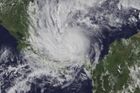 K Mexiku míří silná tropická bouře Franklin, může narůst až do hurikánu