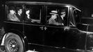 11 Titulek: Gangster Popis: Gangsters dans une voiture a Chicago c. 1928 --- Gangsters in a car in Chicago, c. 1928