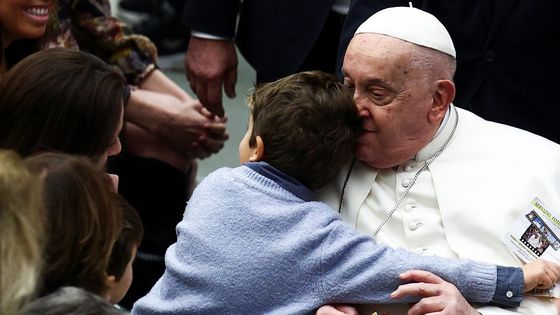 Obrazem: Svět truchlí za papeže Františka. Projděte si v galerii jeho život