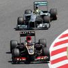 Formule 1, VC Španělska: Kimi Räikkönen, Lotus a Lewis Hamilton, Mercedes