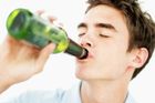 Stop alkoholismu: Naučte děti pít co nejdříve